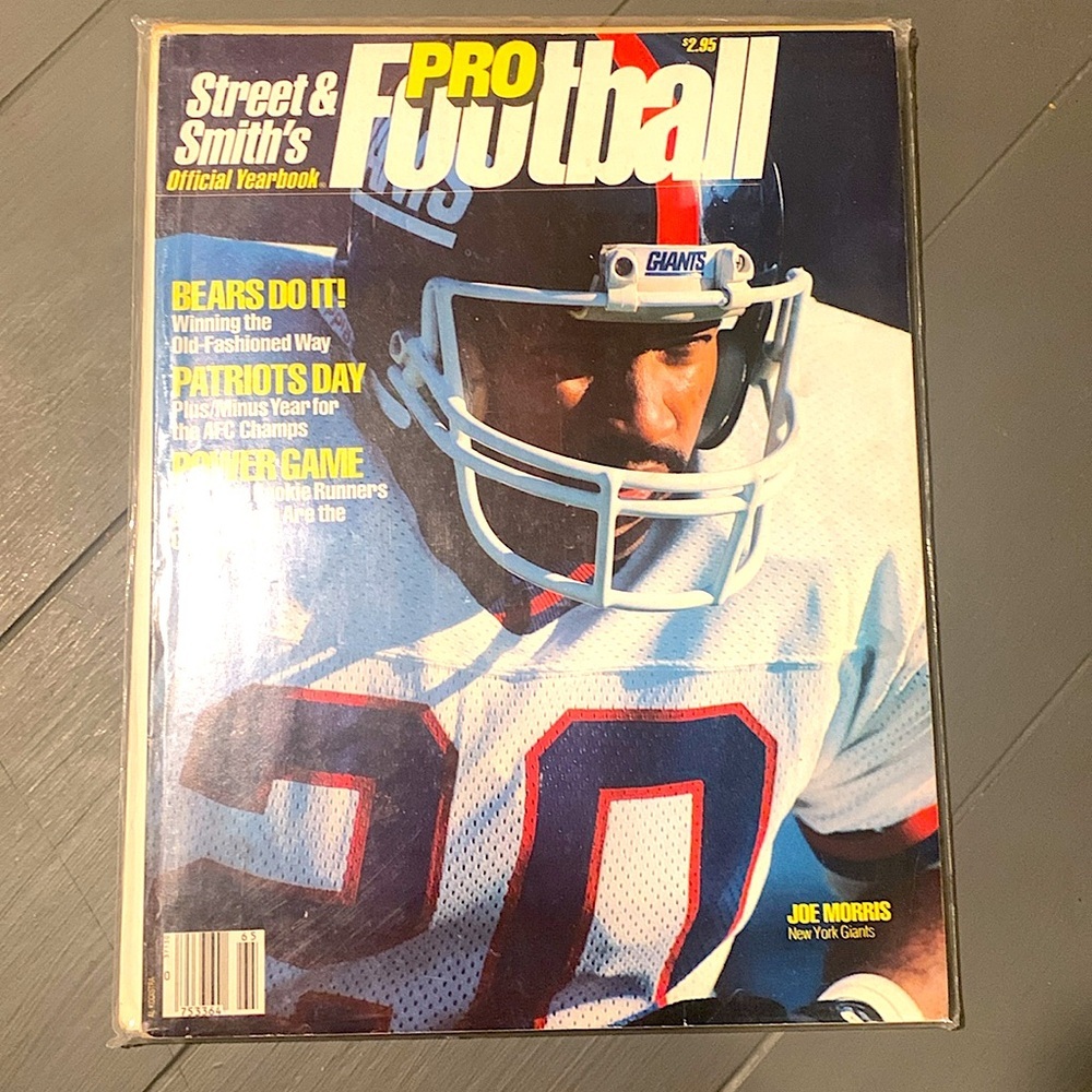 Smith & Streets 1986 Official Pro Football Yearbook Joe Morris Cover Excellent